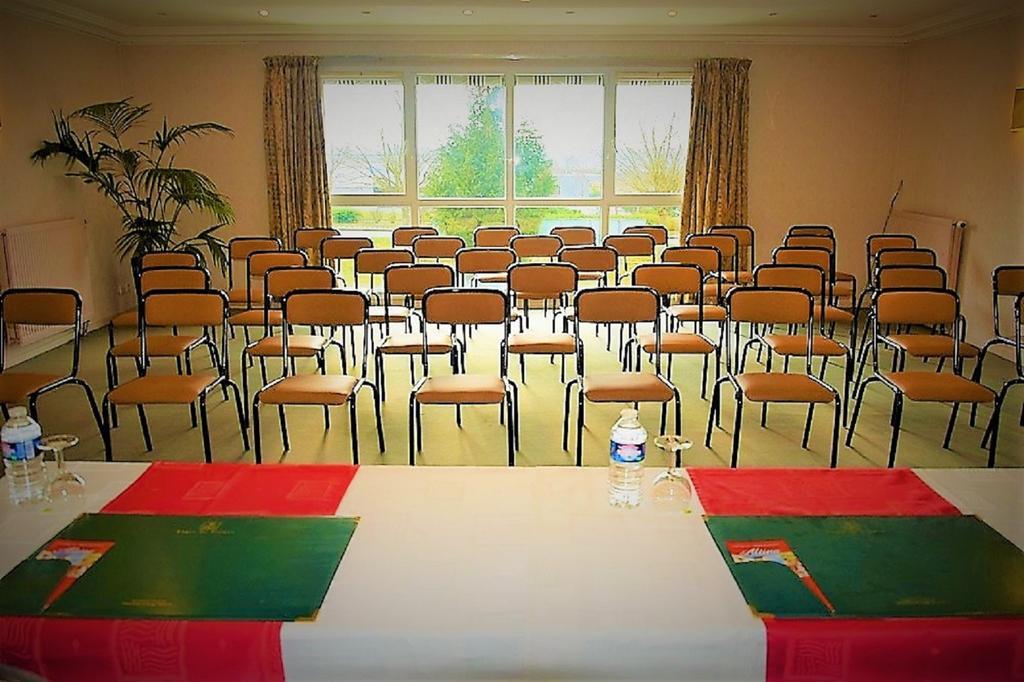 Hotel Altina Pacy-sur-Eure Dış mekan fotoğraf