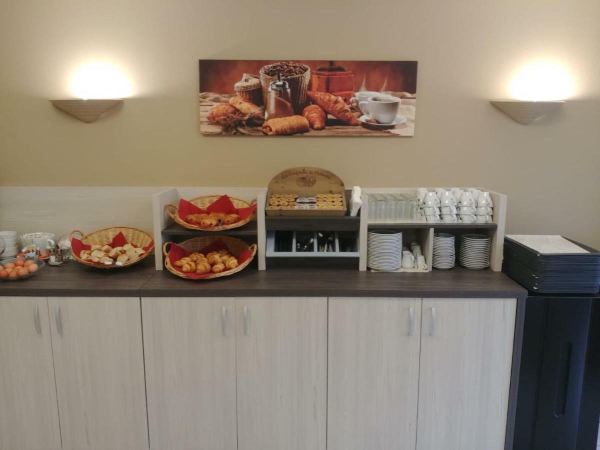 Hotel Altina Pacy-sur-Eure Dış mekan fotoğraf